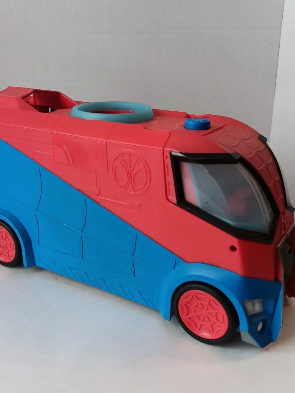 Marvel Spidey Web Transporter Playset -- Batteries Included!